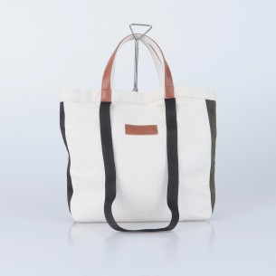 Bolso blanco con cintas en negro y verde 3/100 2