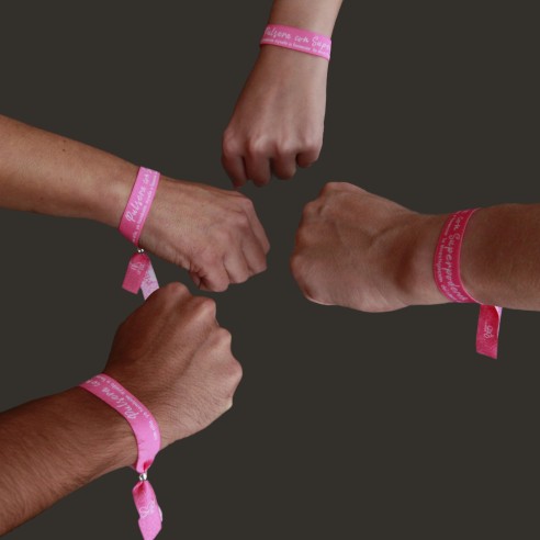 Pulsera Con Superpoderes contra el cáncer de mama
