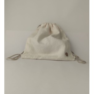Bolso solidario estilo mochila confeccionado en lino blanco