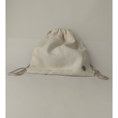 Bolso solidario estilo mochila confeccionado en lino blanco